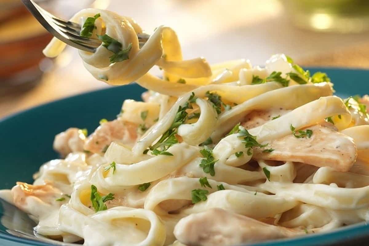 Artichoke Pasta with Creamy Garlic Sauce