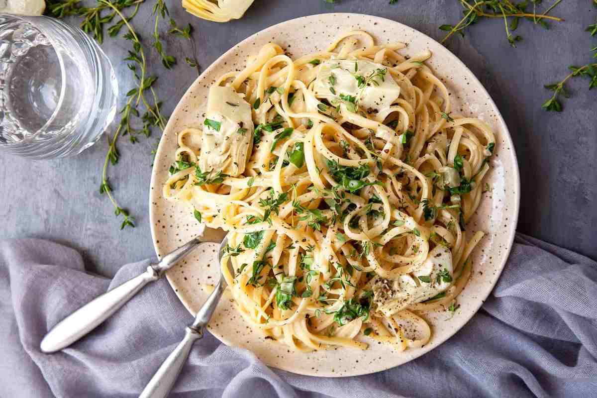 Artichoke Pasta with Creamy Garlic Sauce