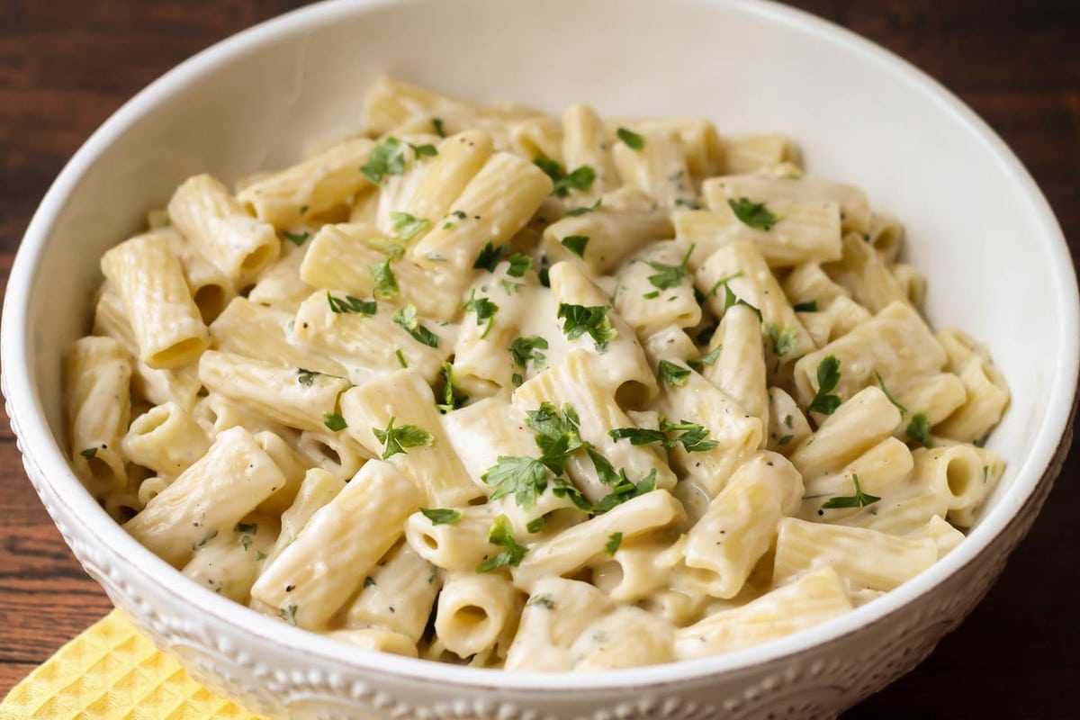 Chicken Pasta with Creamy Garlic Sauce